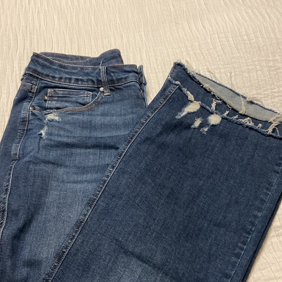 Judy Blue Control Top Distressed Flare Jeans  88739 - Picture 8 of 8